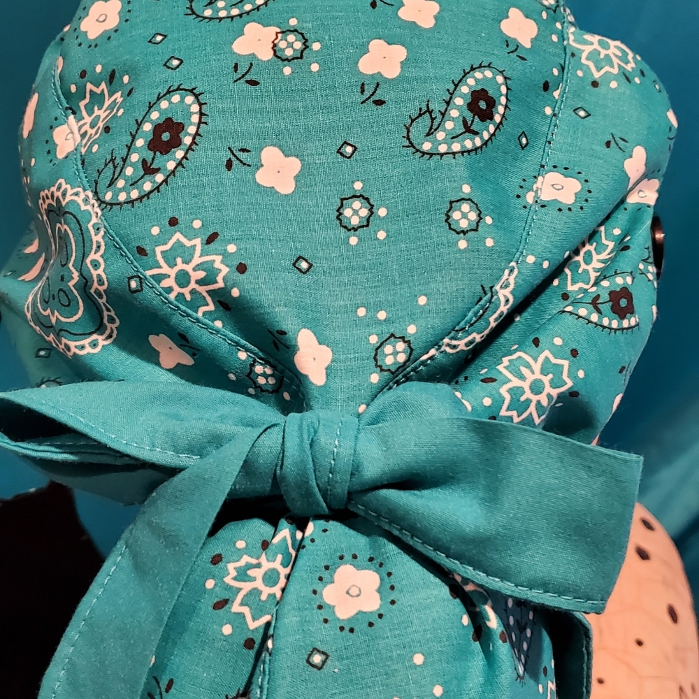 Surgical cap and mask - Picture 3 of 6